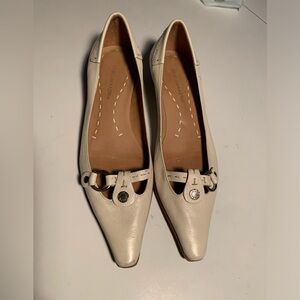 BCBGMAXAZRIA Cream Leather Flats-6B